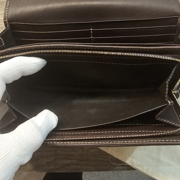 Gucci heart long wallet. Comes with dust bag and chain EUC - Picture 11 of 12